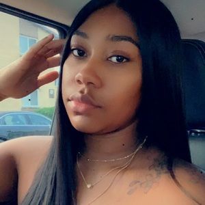 Meet your Posher, Yolanda